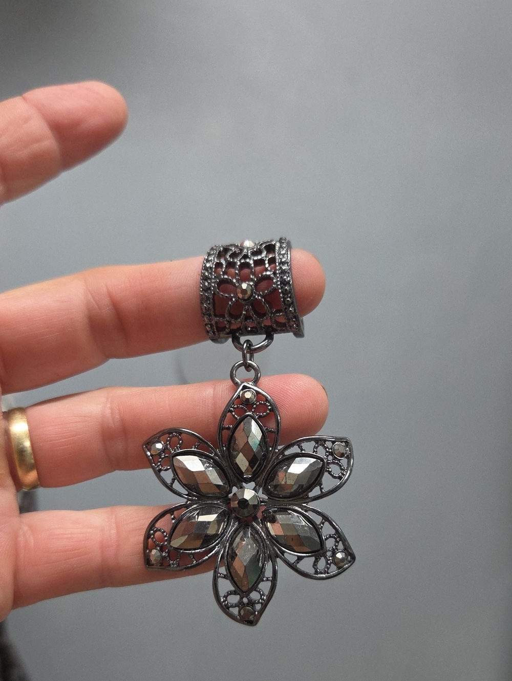 Vintage Lia Sophia Gunmetal Floral Pendant Necklace Slider